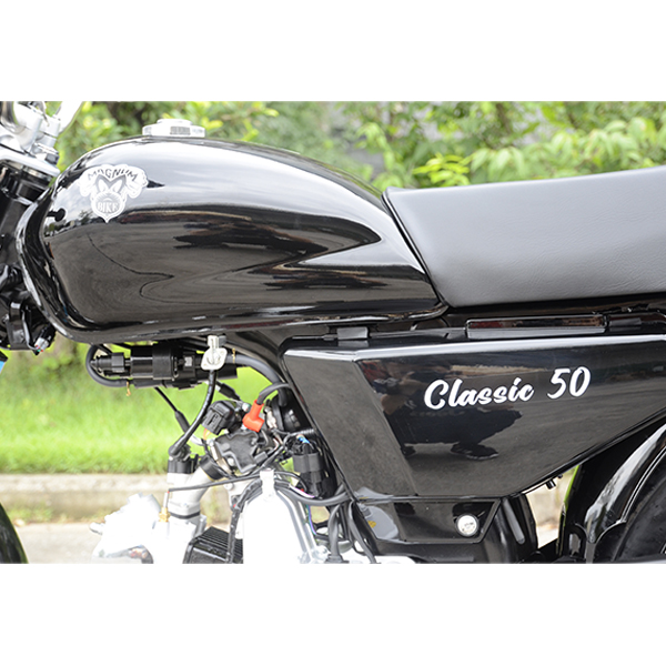 Classic 50 (Melns) motocikls 